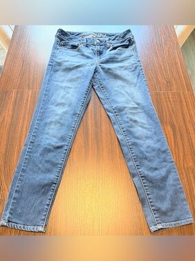 American Eagle Women’s Medium Wash Stretch Skinny Jeans AEO Size 4 Short